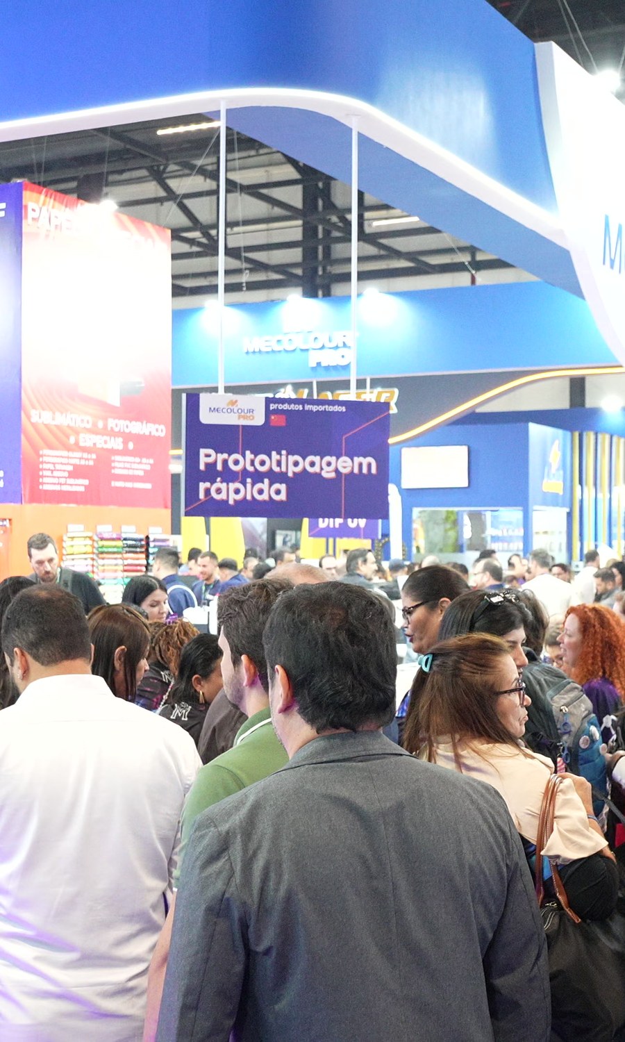 Evento lotado de visitantes